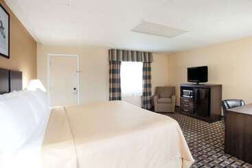هتل Travelodge By Wyndham South Burlington