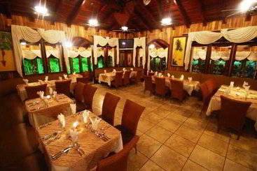 هتل Villas Lirio