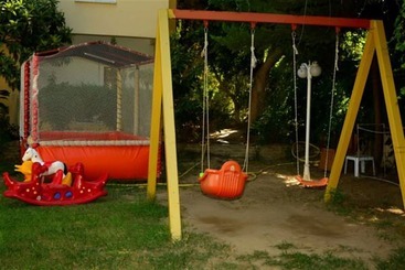 Melissa Garden Apart