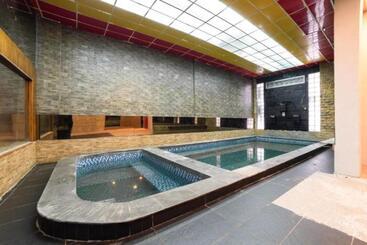 Glamour Hotel And Spa