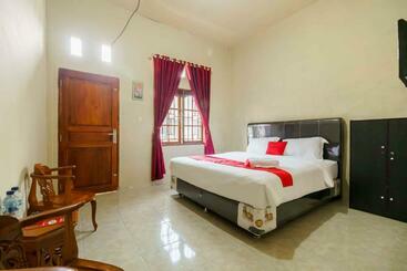 هتل Reddoorz Near Bukit Kubu Berastagi