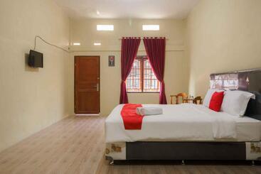 هتل Reddoorz Near Bukit Kubu Berastagi