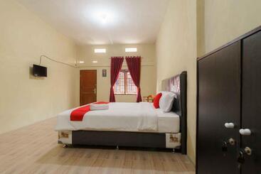 هتل Reddoorz Near Bukit Kubu Berastagi