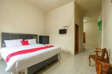 هتل Reddoorz Near Bukit Kubu Berastagi