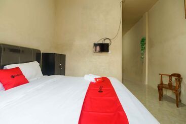 هتل Reddoorz Near Bukit Kubu Berastagi