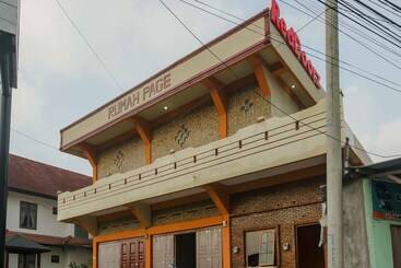 هتل Reddoorz Near Bukit Kubu Berastagi