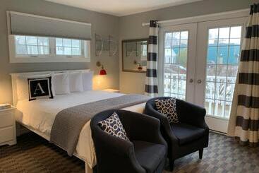 Acadia Hotel   Downtown