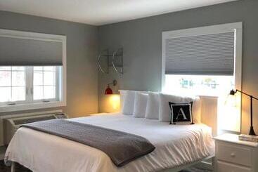 Acadia Hotel   Downtown