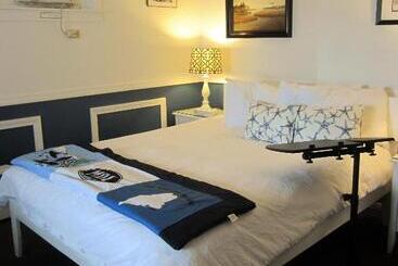 Acadia Hotel   Downtown