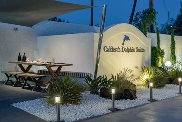 آپارتمان Caldera S Dolphin Suites