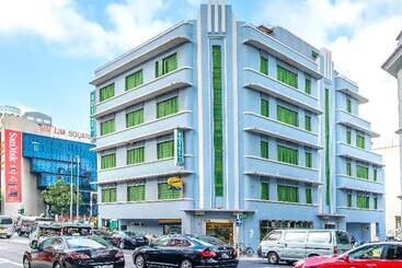 هتل 81 Rochor