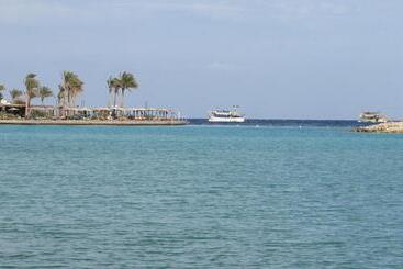 هتل Arabia Azur Resort