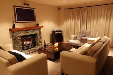 هتل Arrowfield Apartments