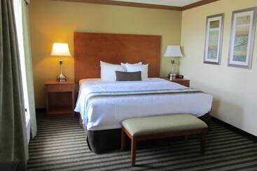 هتل Best Western Plus Seawall Inn & Suites By The Beach