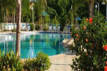 هتل Blue Heron Beach Resort