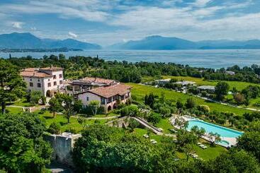 هتل Castello Belvedere Apartments