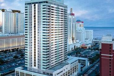 هتل Club Wyndham Skyline Tower