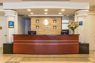 هتل Comfort Inn & Suites Laguardia Airport