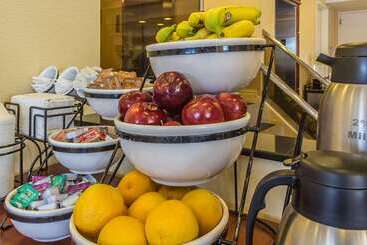 هتل Comfort Inn & Suites Laguardia Airport