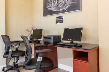 هتل Comfort Inn & Suites Laguardia Airport