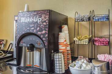 هتل Comfort Inn & Suites Laguardia Airport