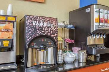 هتل Comfort Inn & Suites Laguardia Airport