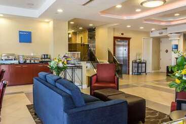 هتل Comfort Inn & Suites Laguardia Airport