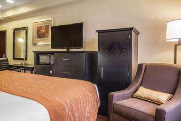 هتل Comfort Inn & Suites Laguardia Airport
