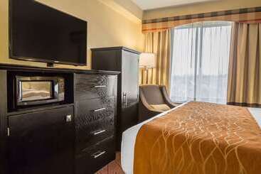 هتل Comfort Inn & Suites Laguardia Airport