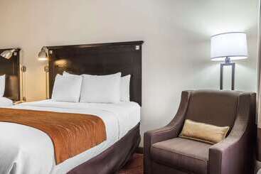 هتل Comfort Inn & Suites Laguardia Airport