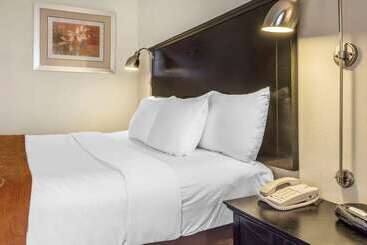 هتل Comfort Inn & Suites Laguardia Airport