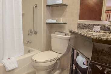 هتل Comfort Inn & Suites Laguardia Airport