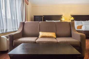 هتل Comfort Inn & Suites Laguardia Airport