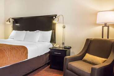 هتل Comfort Inn & Suites Laguardia Airport