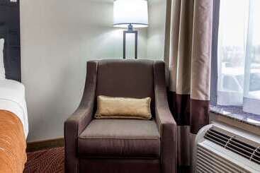 هتل Comfort Inn & Suites Laguardia Airport