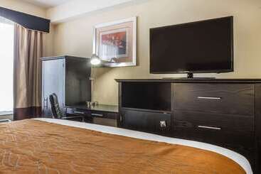 هتل Comfort Inn & Suites Laguardia Airport
