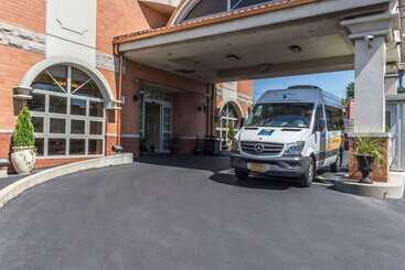 هتل Comfort Inn & Suites Laguardia Airport