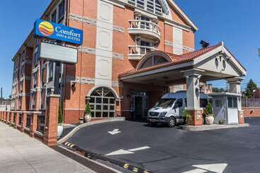 هتل Comfort Inn & Suites Laguardia Airport