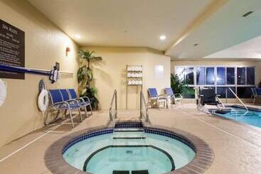 هتل Comfort Suites Central I 44
