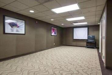 هتل Comfort Suites Central I 44