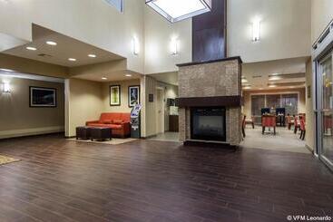 هتل Comfort Suites Central I 44
