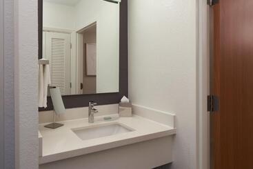 هتل Courtyard By Marriott Fort Lauderdale Weston