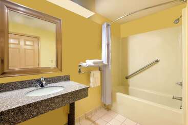 هتل Days Inn By Wyndham Coliseum Montgomery Al