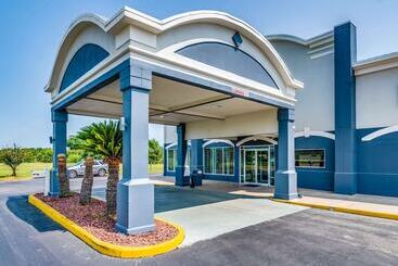 هتل Days Inn By Wyndham Coliseum Montgomery Al