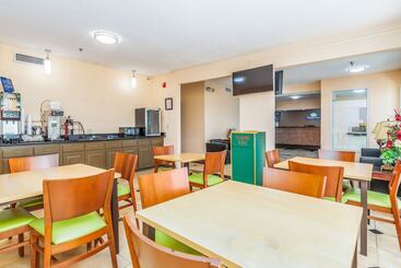 هتل Days Inn By Wyndham Coliseum Montgomery Al