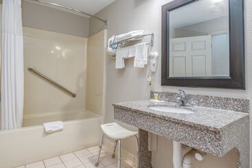 هتل Days Inn By Wyndham Coliseum Montgomery Al