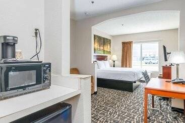 هتل Days Inn By Wyndham Coliseum Montgomery Al