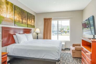 هتل Days Inn By Wyndham Coliseum Montgomery Al