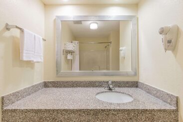 هتل Days Inn By Wyndham Coliseum Montgomery Al