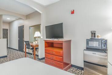 هتل Days Inn By Wyndham Coliseum Montgomery Al